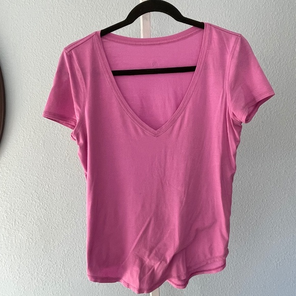 LULULEMON V-Neck LOVE 🩷 TEE, Size 4-6, Pink  SOFT! - Picture 1 of 4